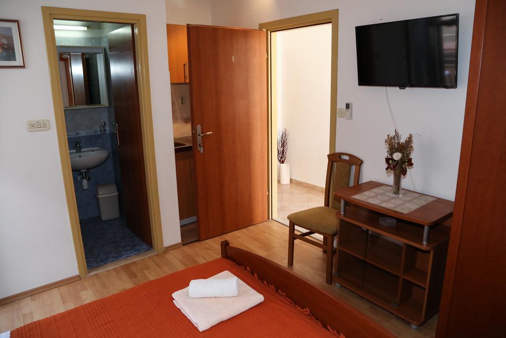 Apartments Dragica Milna  Exteriör bild
