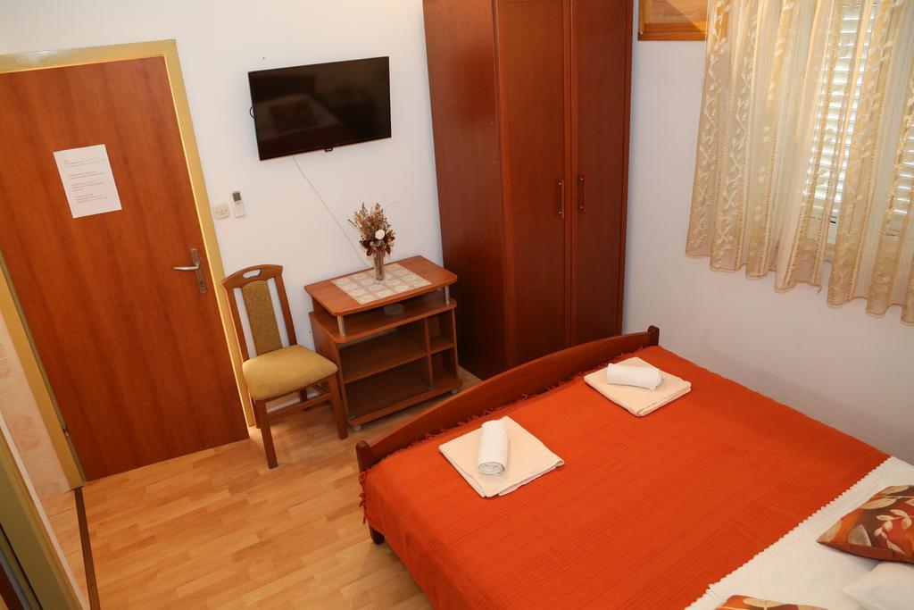Apartments Dragica Milna  Exteriör bild