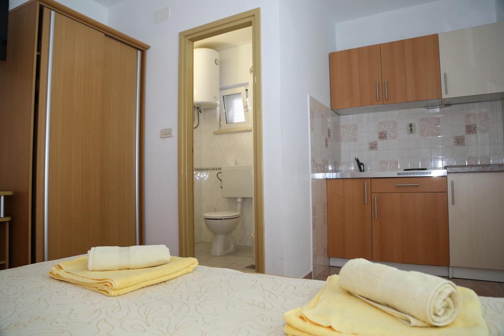 Apartments Dragica Milna  Exteriör bild