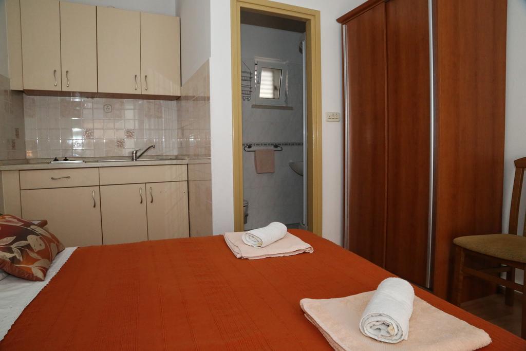 Apartments Dragica Milna  Exteriör bild